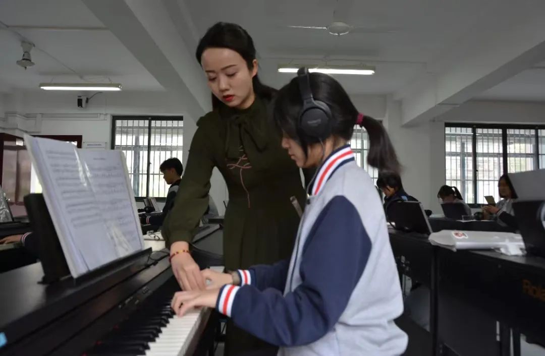 上海中职教师参与全國(guó)职业院校教學(xué)能(néng)力比赛百分(fēn)百获奖！这是上海中职快速发展的密码之一(图13)